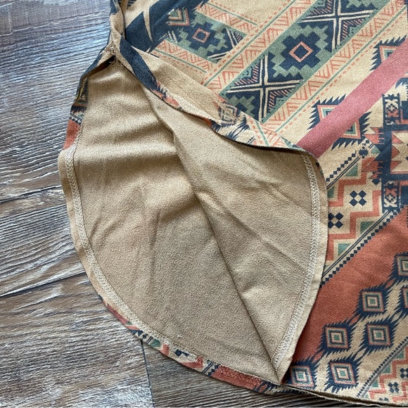 Cleo Aztec Print Top sz L - Picture 3 of 4